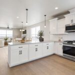 Modern kitchen design by Homes by Guardian